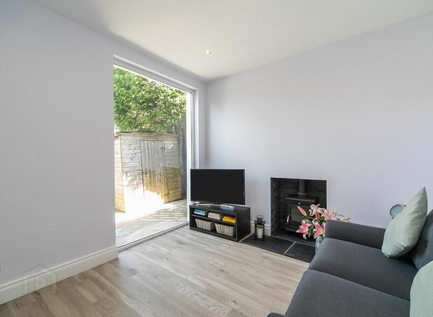 16 Loopland Park, Belfast, BT6 9DY