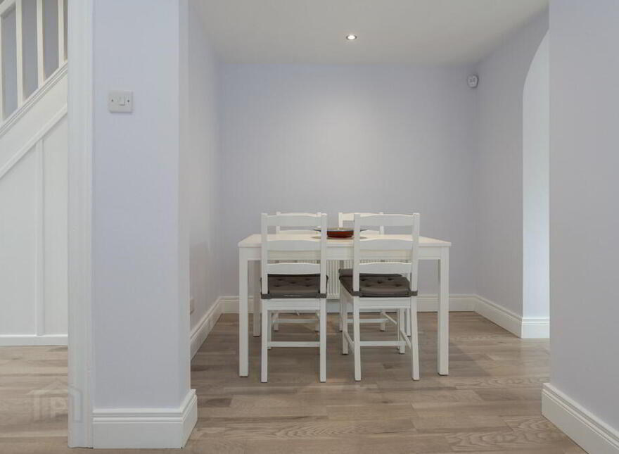 16 Loopland Park, Belfast, BT6 9DY