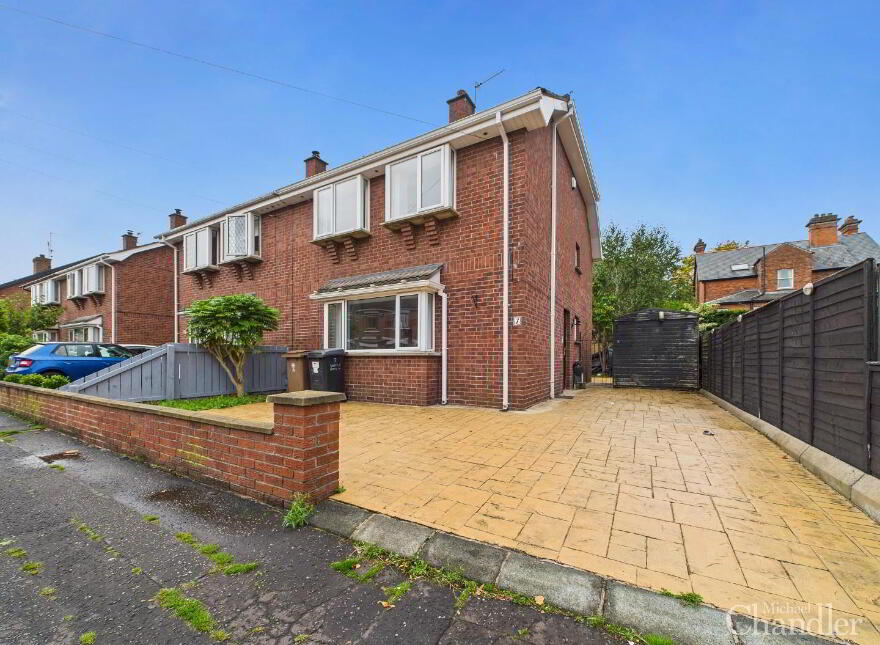 7 Ravenhill Gardens, Belfast, BT6 8GP photo