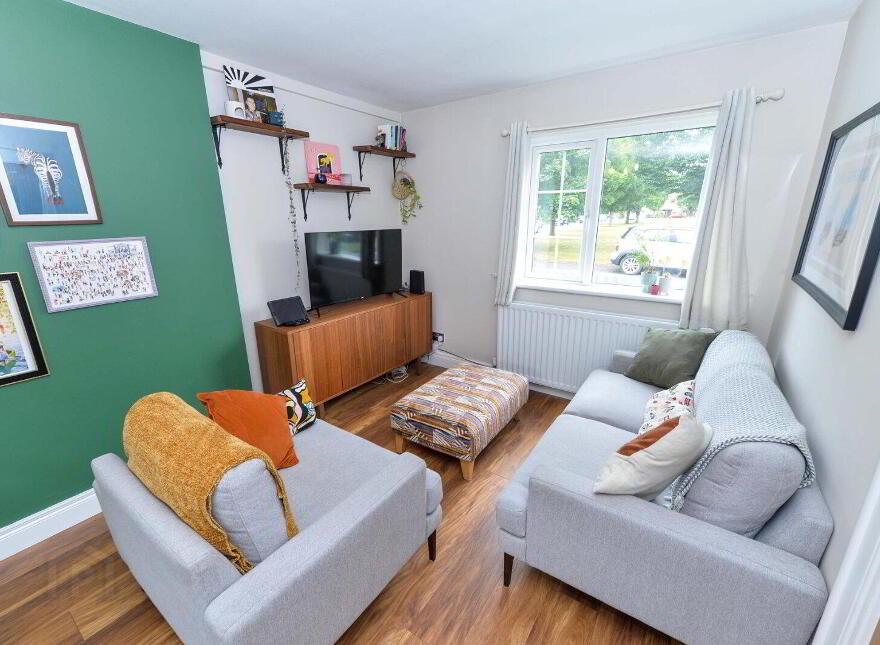 44 Thornhill Parade, Belfast, BT5 7AU