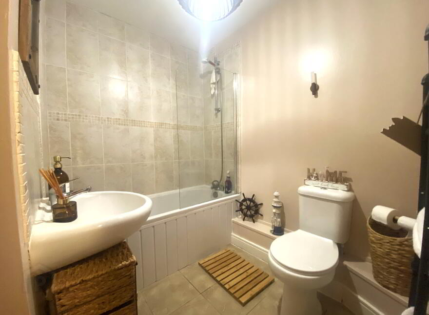 Apt 7 Cheston Close, Carrickfergus, BT38 7FL