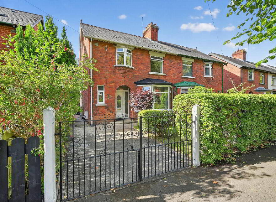 18 Wingrove Gardens, Belfast, BT5 5NA photo