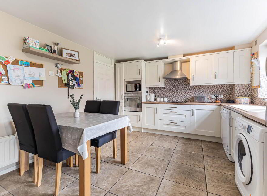 6 Glenmore Court, Lisburn, BT27 4BE