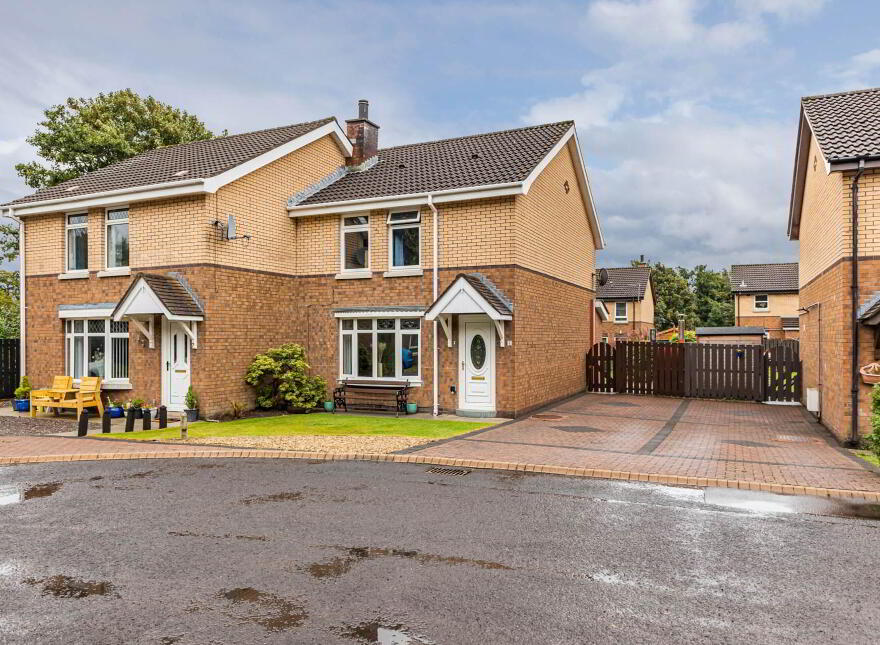 6 Glenmore Court, Lisburn, BT27 4BE photo