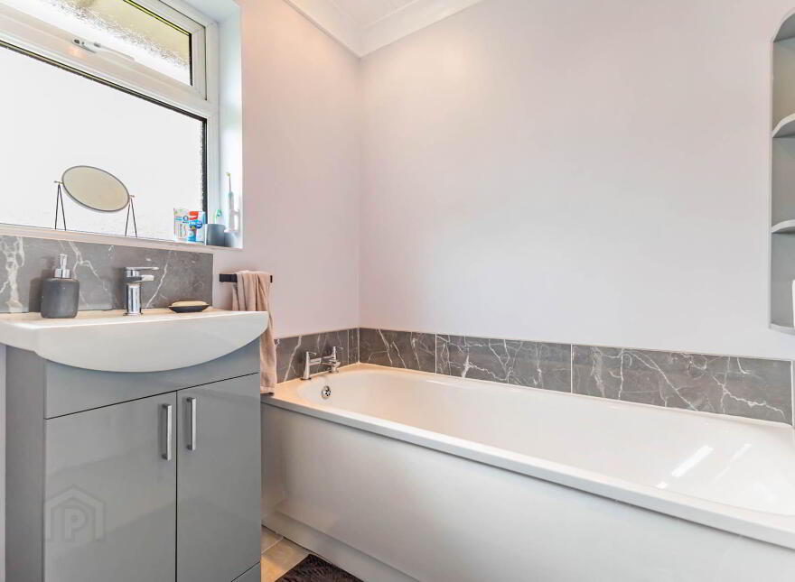 6 Glenmore Court, Lisburn, BT27 4BE