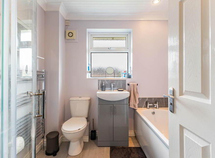 6 Glenmore Court, Lisburn, BT27 4BE