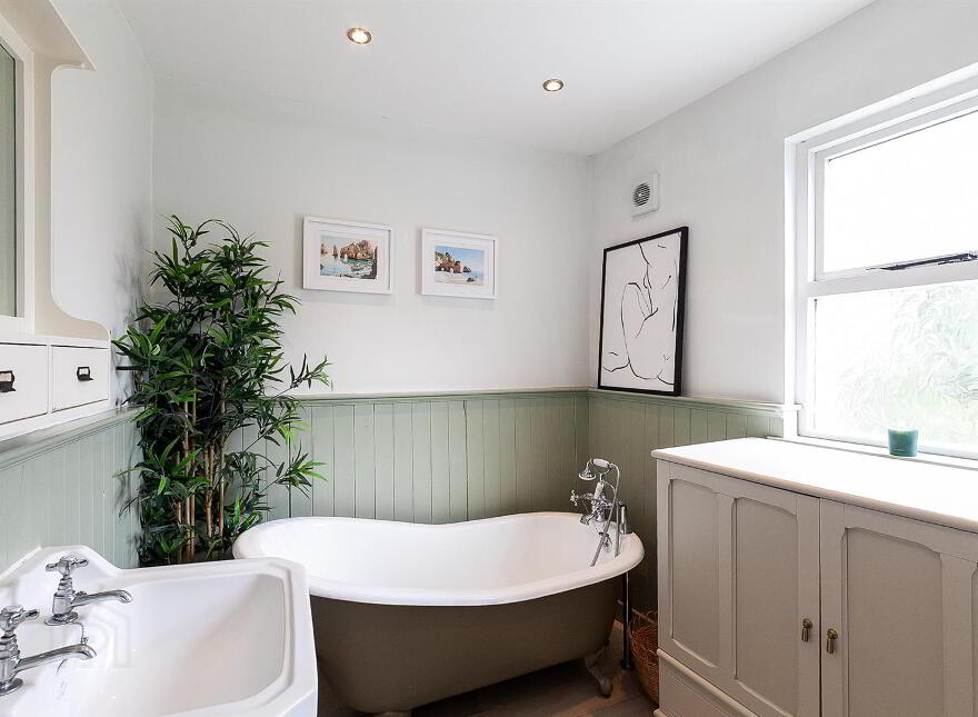 352 Ravenhill Road, Ravenhill, Belfast, BT6 8GL