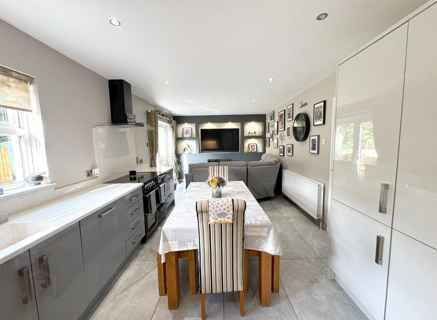 1 Oaklands, Loughbrickland, Banbridge, BT32 3WN