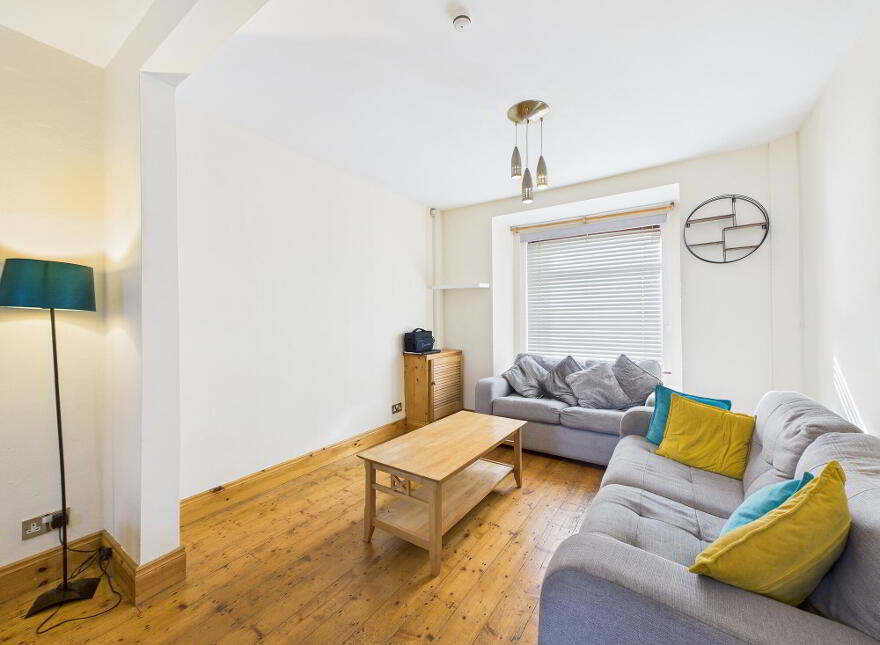 18 Willowfield Parade, Belfast, BT6 8HQ photo