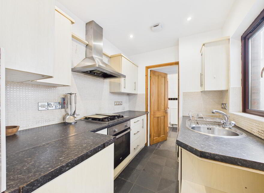 18 Willowfield Parade, Belfast, BT6 8HQ
