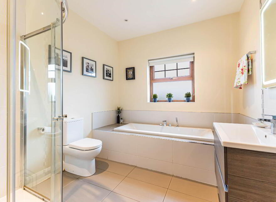 39 Governors Bridge Road, Hillsborough, BT26 6FH