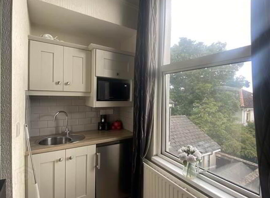 Studio 4, 254 Ravenhill Road, Belfast, BT6 8GJ