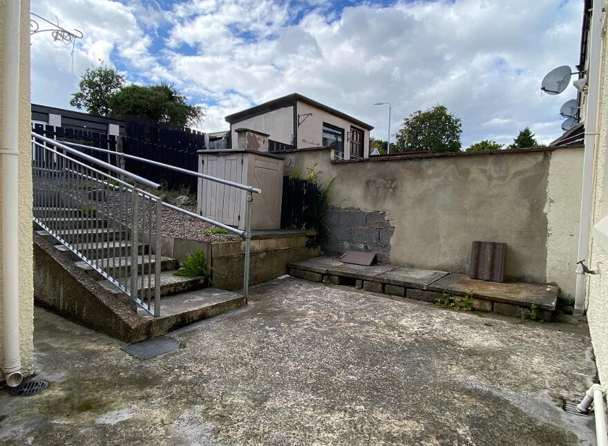 12 Hillhall Park, Lisburn, BT27 5DE