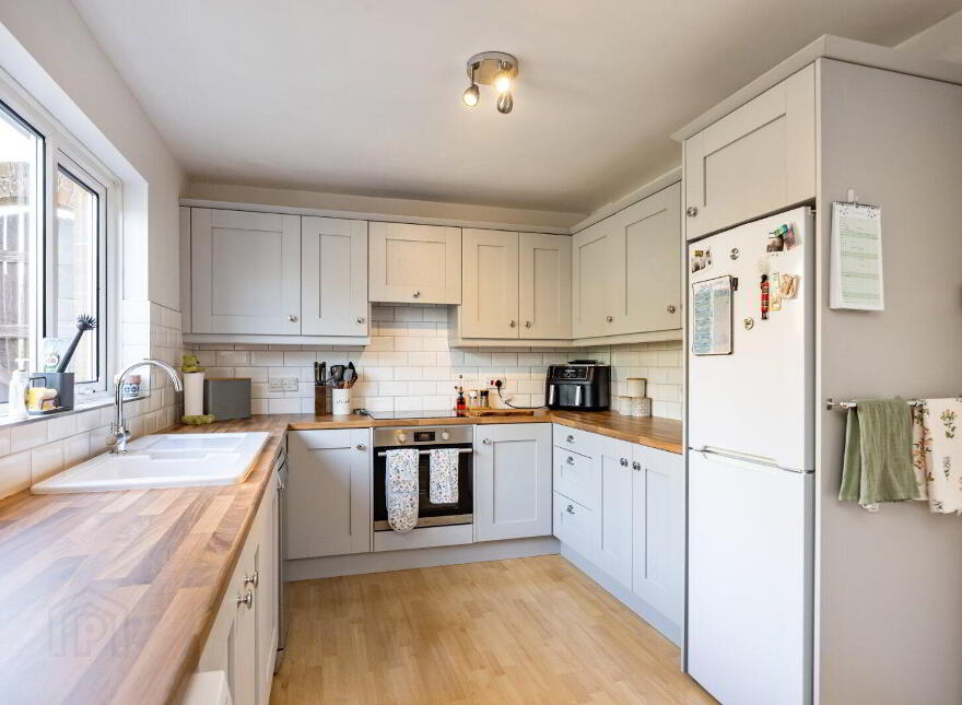 33 Windermere Park, Belfast, BT8 6QZ