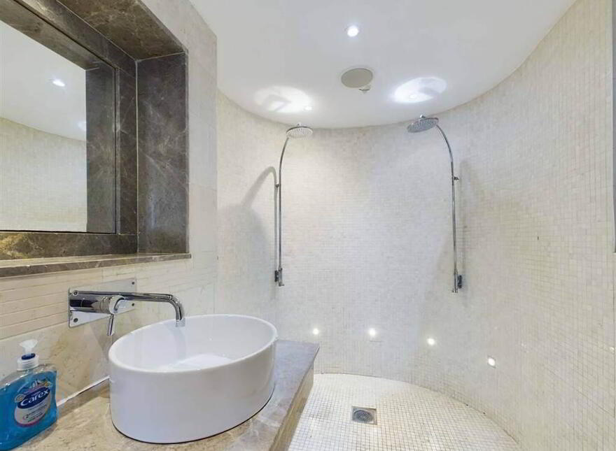No, 18 Shaftesbury Court, Penthouse Apartment, Marcus Ward Street, Belfast, BT7 1RY