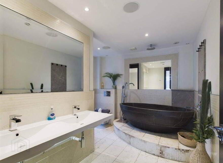 No, 18 Shaftesbury Court, Penthouse Apartment, Marcus Ward Street, Belfast, BT7 1RY