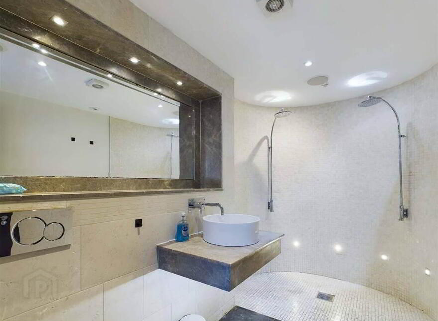 No, 18 Shaftesbury Court, Penthouse Apartment, Marcus Ward Street, Belfast, BT7 1RY