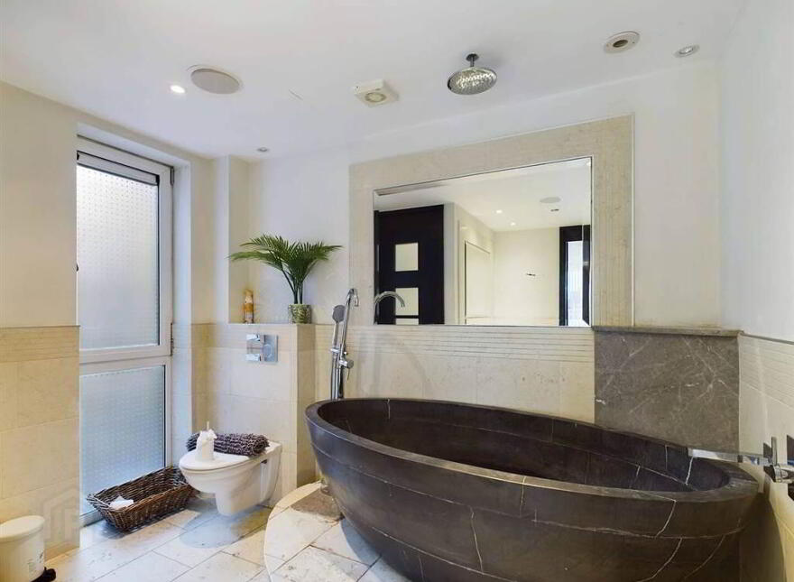 No, 18 Shaftesbury Court, Penthouse Apartment, Marcus Ward Street, Belfast, BT7 1RY