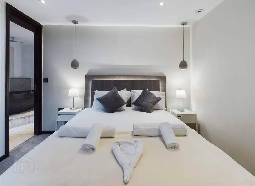 No, 18 Shaftesbury Court, Penthouse Apartment, Marcus Ward Street, Belfast, BT7 1RY