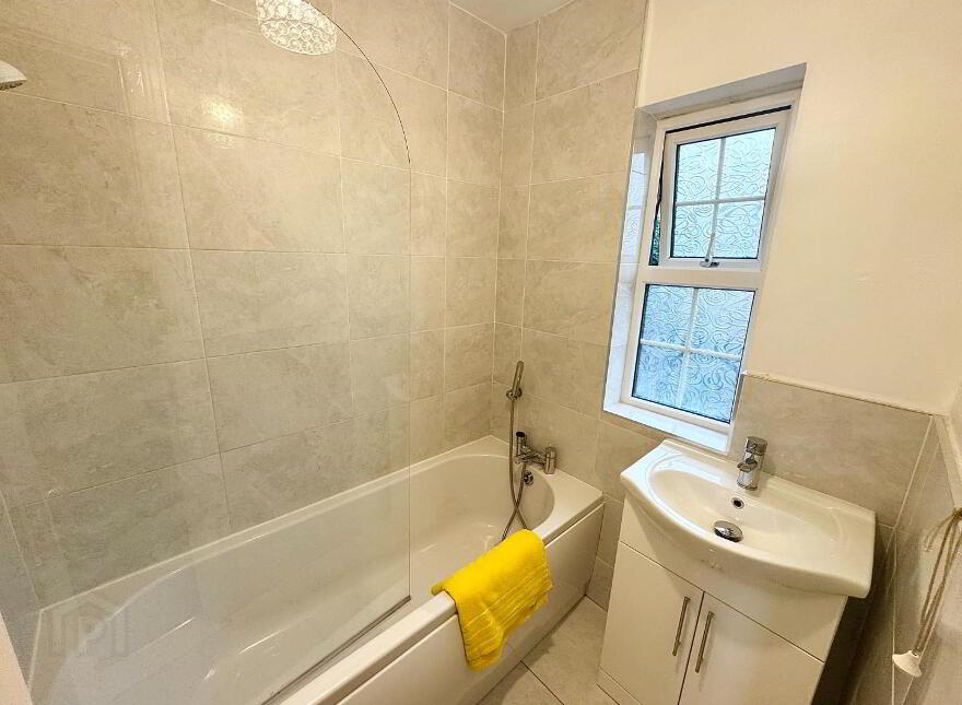 33 Dunmore Gardens, Creggan, Derry, BT48 9NL
