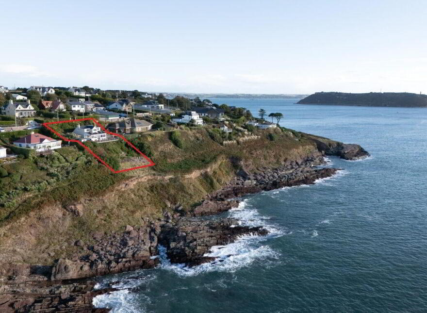 Eyrieville, Weaver' S Point, Crosshaven, P43WY18 photo