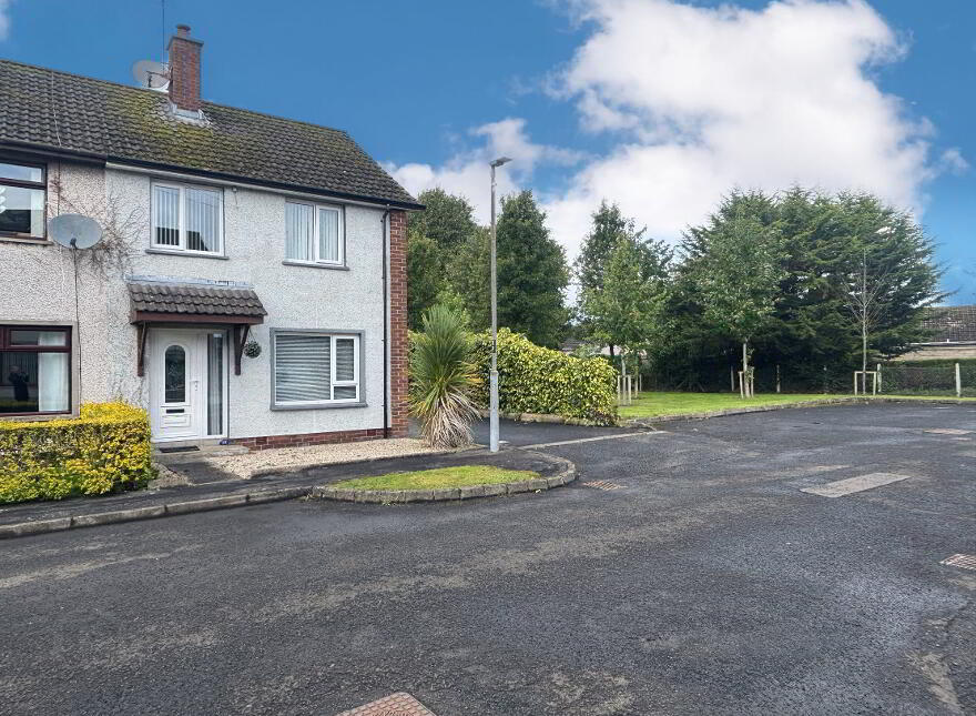 67 Maine Park, Galgorm, Ballymena, BT42 1DP photo