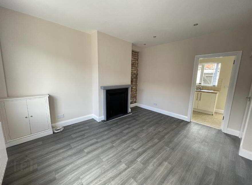 27 Ebor Parade, Belfast, BT12 6NS