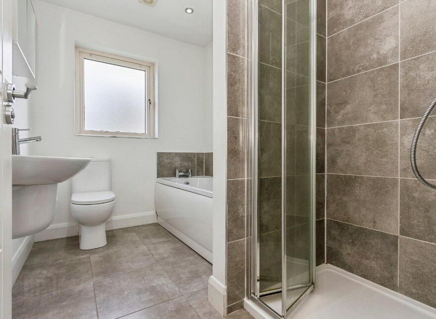 48 Woodbrook Avenue, Lisburn, BT28 2ZG