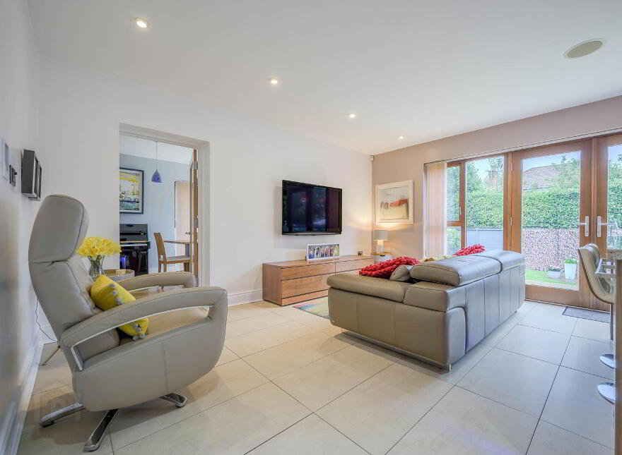 94 Old Holywood Road, Belfast, BT4 2HP