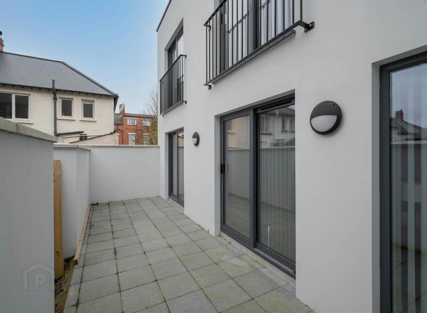 Apt 6, 41 Wellington Park, Belfast, BT9 6DN