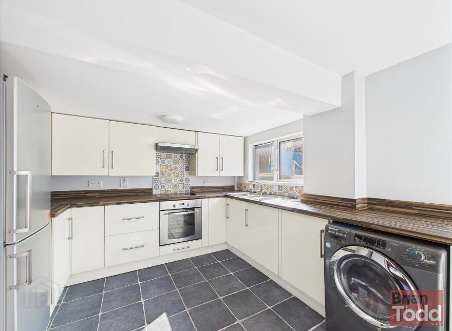 40 Old Glenarm Road, Larne, BT40 1NQ
