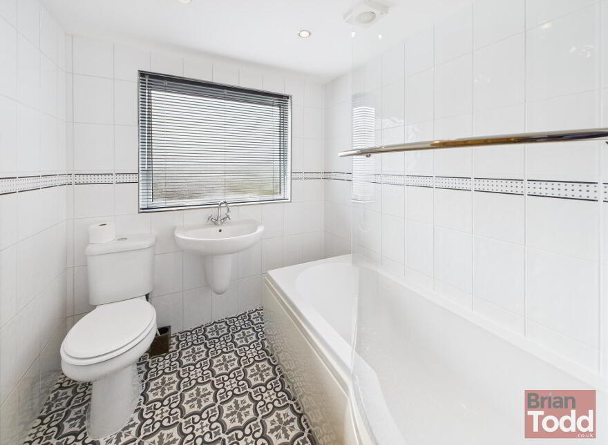 40 Old Glenarm Road, Larne, BT40 1NQ
