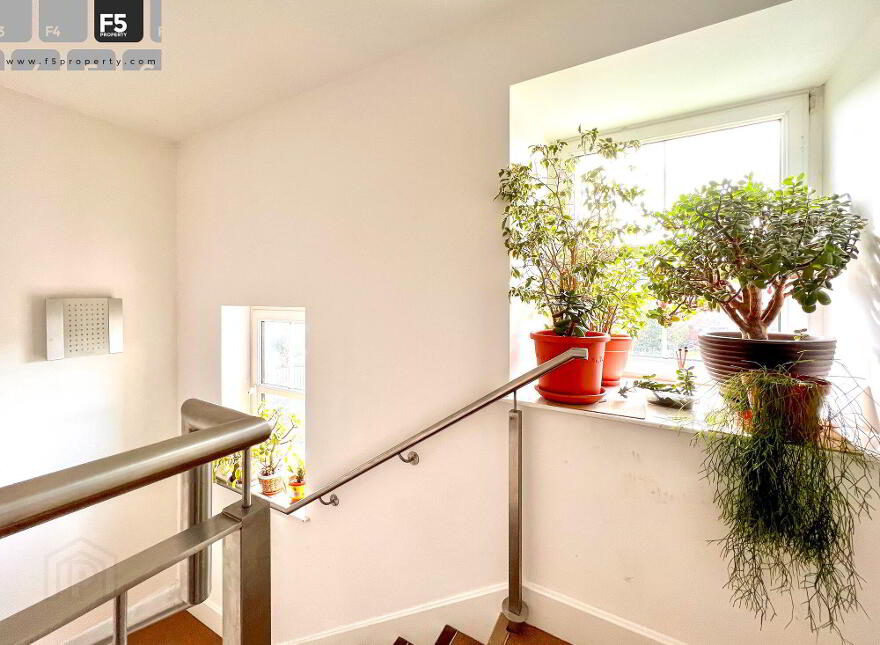 76 Milfort Mews, Dunmurry, Belfast, BT17 9JE