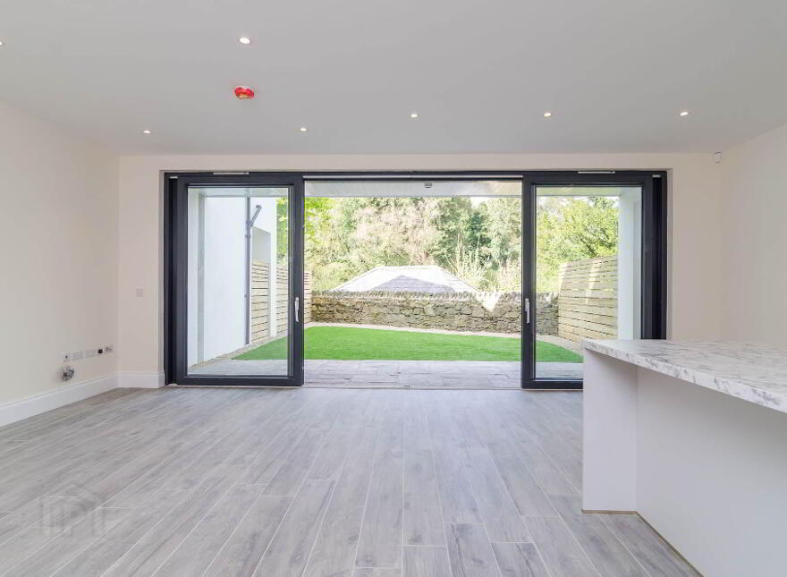 3 Castle Terrace, Hillsborough, BT26 6GQ