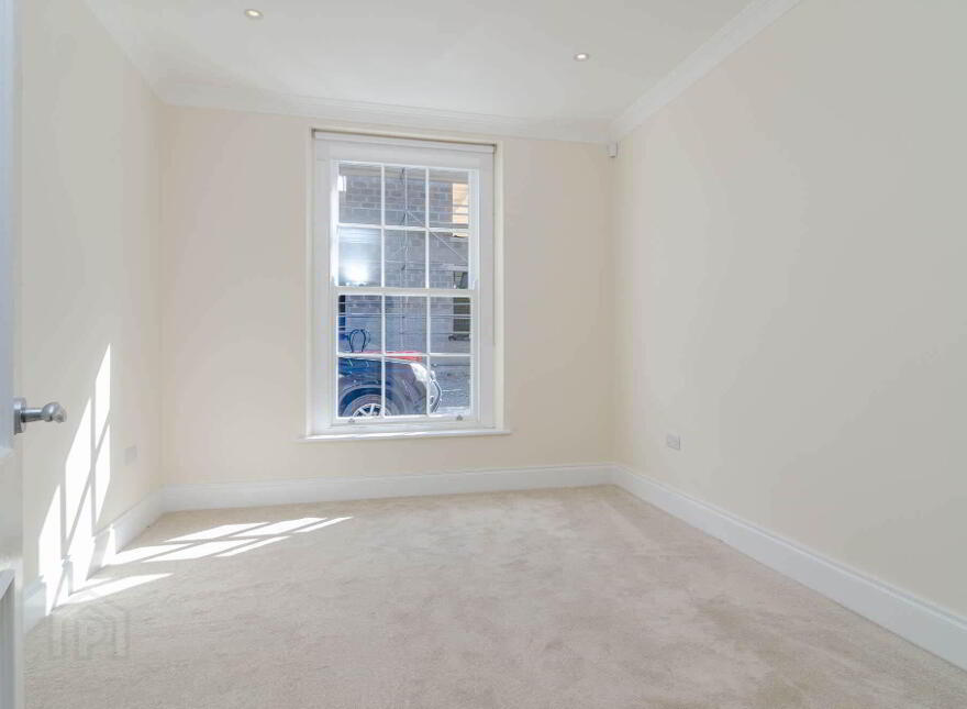 3 Castle Terrace, Hillsborough, BT26 6GQ