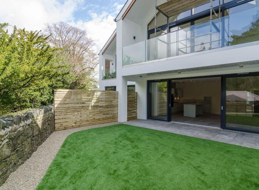 3 Castle Terrace, Hillsborough, BT26 6GQ