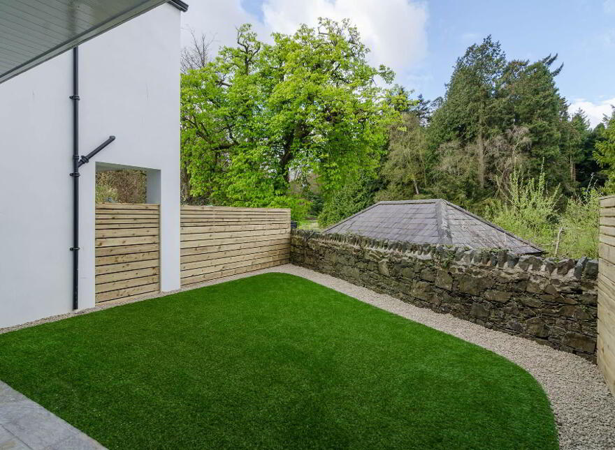 3 Castle Terrace, Hillsborough, BT26 6GQ
