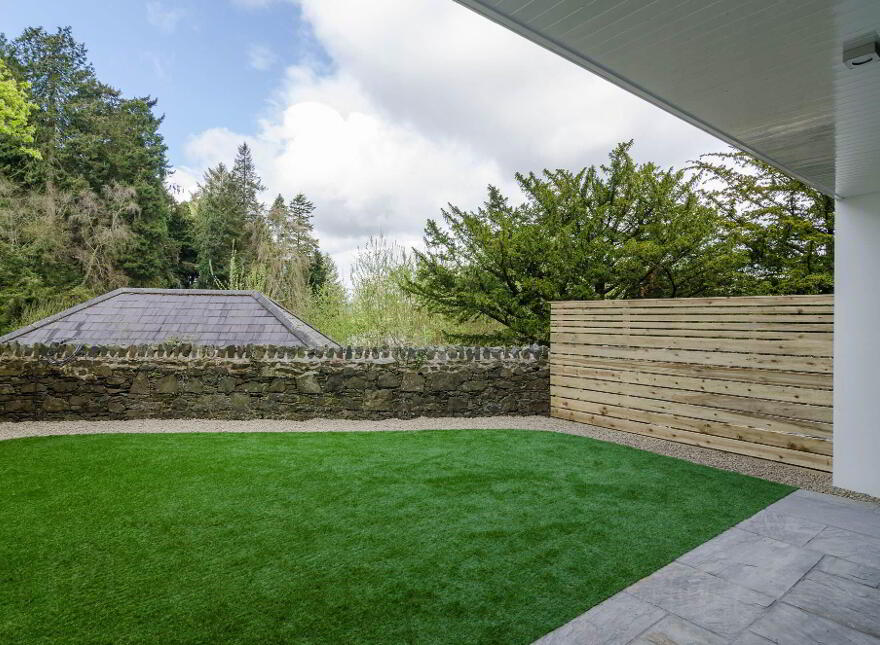 3 Castle Terrace, Hillsborough, BT26 6GQ