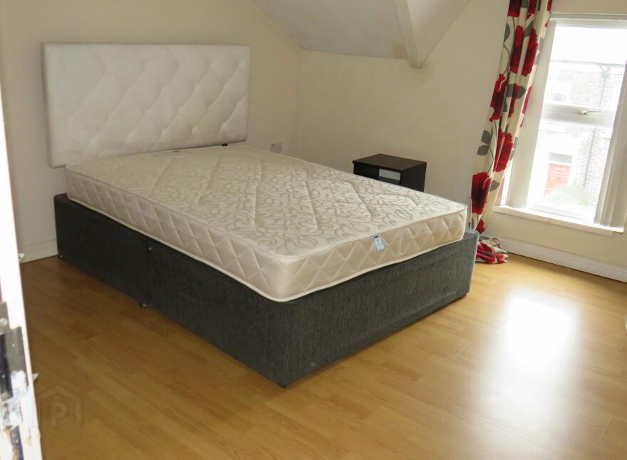 12 Tates Avenue, Belfast, BT9 7BY