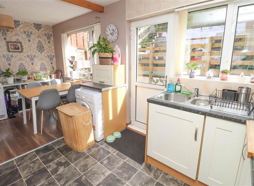 14 Castlemore Park, Belfast, BT6 9RP