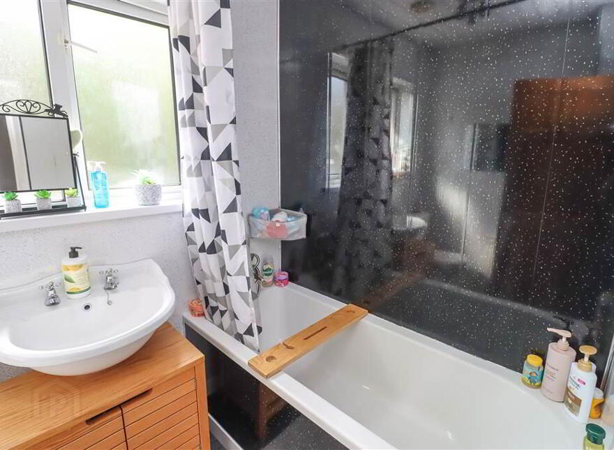 14 Castlemore Park, Belfast, BT6 9RP