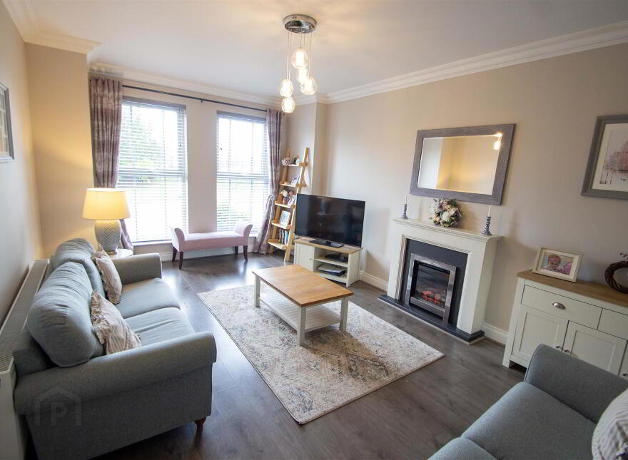 31 Eaton Park, Dunmurry, Belfast, BT17 9FX