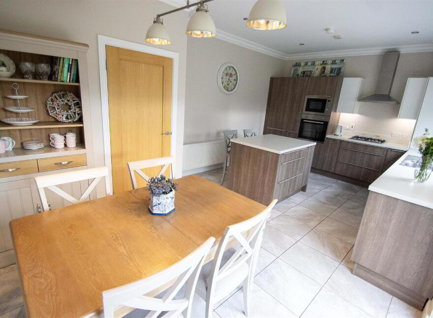 31 Eaton Park, Dunmurry, Belfast, BT17 9FX
