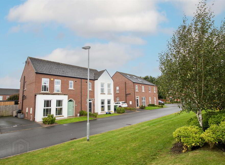 31 Eaton Park, Dunmurry, Belfast, BT17 9FX