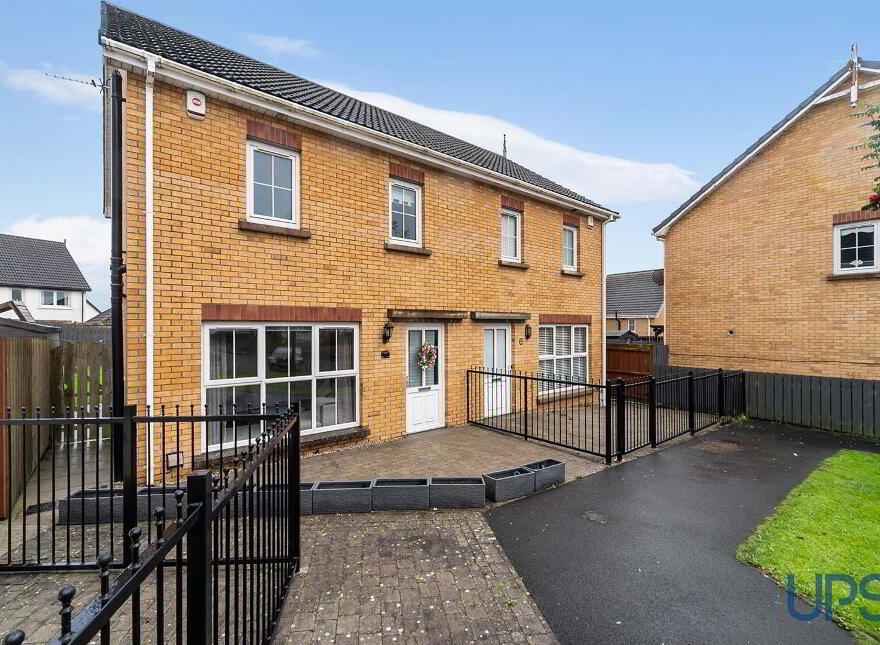 8 Lagmore View Manor, Belfast, BT17 0YL