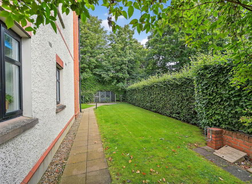 Apt 10, Sandown Court, Ballyhackamore, Belfast, BT5 6GU