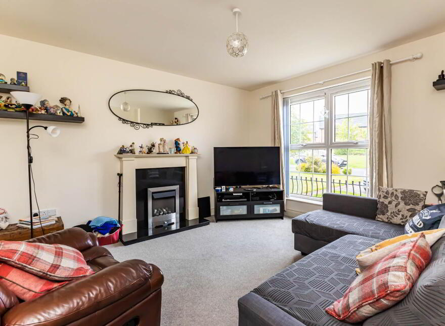 15 Meadow Green, Lisburn, BT28 3PB