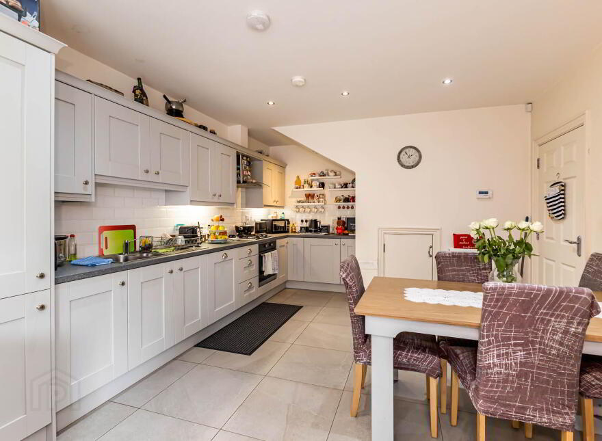 15 Meadow Green, Lisburn, BT28 3PB