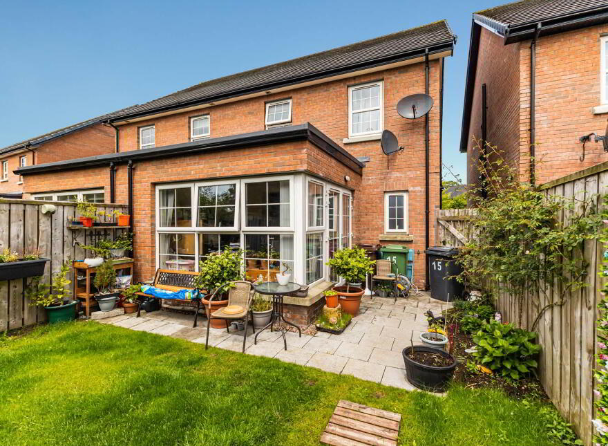 15 Meadow Green, Lisburn, BT28 3PB