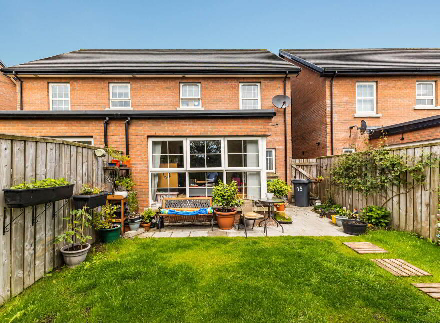 15 Meadow Green, Lisburn, BT28 3PB
